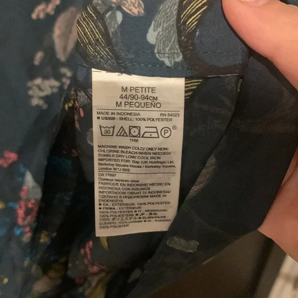 Banana Republic Jewel Tone floral‎ Frills Blouse. Size M - Picture 5 of 10